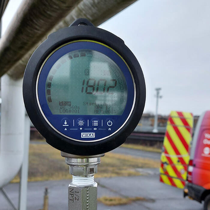 Digital portable gauge for on-site pressure measurement